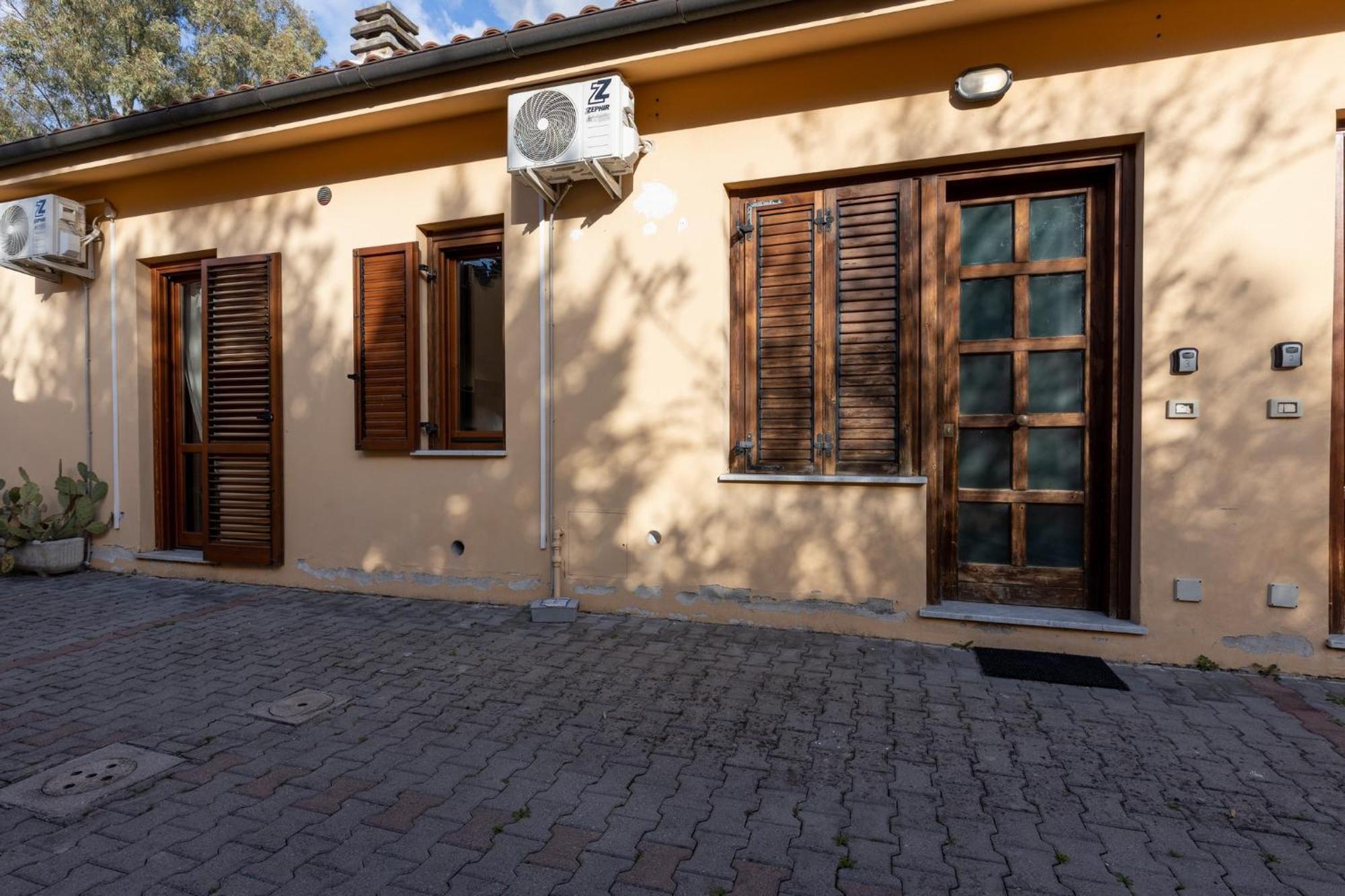 Four Shades Of Pisa Apartments Екстер'єр фото